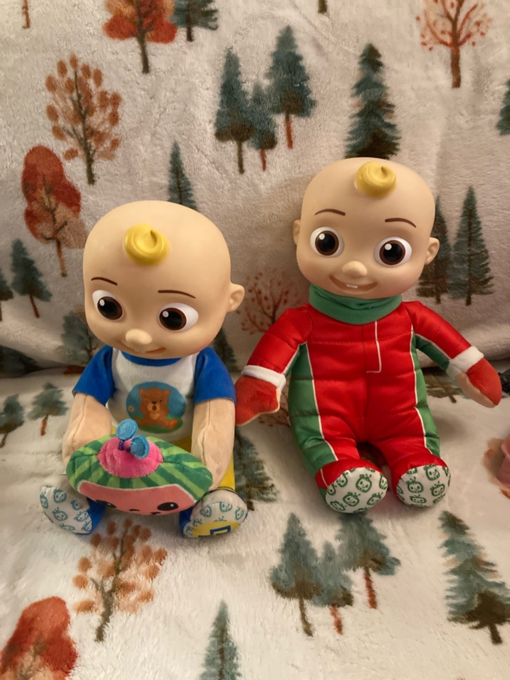 Cocomelon a lot of two hide and seek in peekaboo in the snow dolls